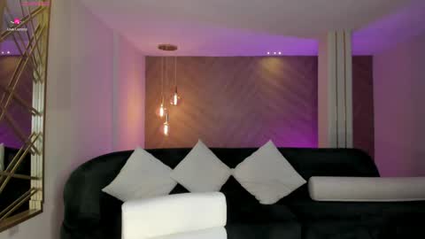 SQUIRTER DOLL    online show from April 10, 7:40 pm