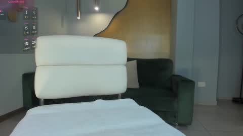 Snapshot of niaholland chatting on October 11, 6:44 pm SQUIRTER DOLL online show from October 11, 6:44 pm