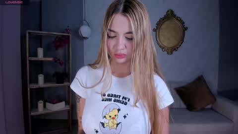 Snapshot of niaholland chatting on September 9, 7:03 pm SQUIRTER DOLL online show from September 9, 7:03 pm
