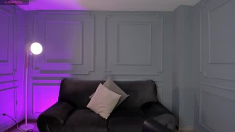 Call me Nia  online show from November 28, 7:32 pm