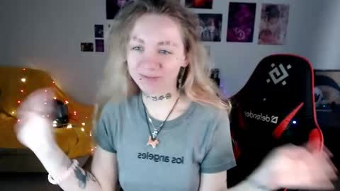 nica_kawaii online show from April 3, 7:59 am