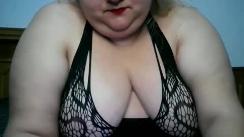 Nicholle online show from December 19, 11:22 pm