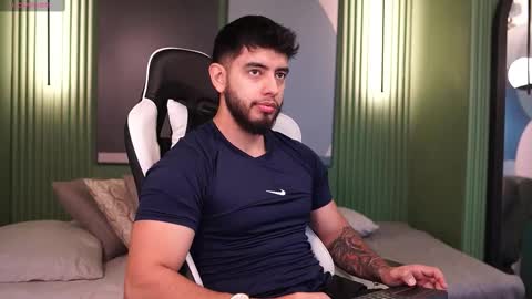 Snapshot of nick_vans chatting on October 7, 12:23 pm Jhohan online show from October 7, 12:23 pm