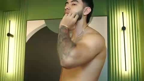 Snapshot of nick_vans chatting on September 11, 1:01 pm Jhohan online show from September 11, 1:01 pm
