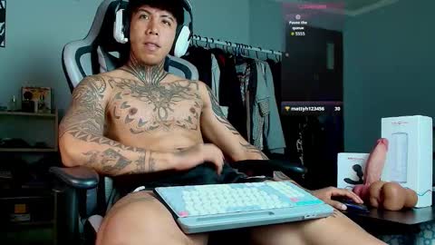 Nickhot0609 online show from October 7, 11:34 pm