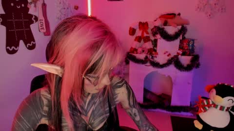 Snapshot of nicki_1 chatting on December 4, 4:26 am   Help me reach 100 thumbs up online show from December 4, 4:26 am