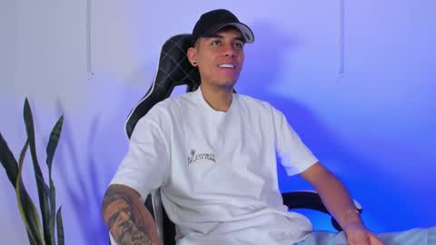 Snapshot of nickyblazze_ chatting on September 23, 1:49 pm Nicky online show from September 23, 1:49 pm