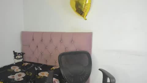 Nicol sanchez online show from April 11, 6:40 am