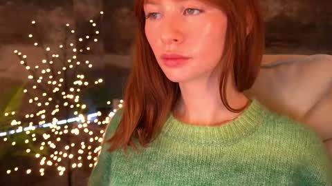 Nicol Moonn online show from December 15, 6:53 am