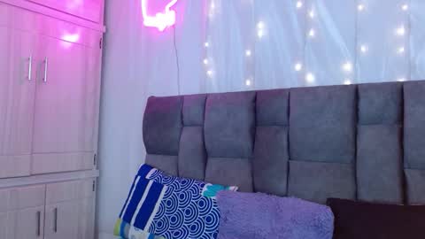 nicol online show from February 3, 7:40 pm