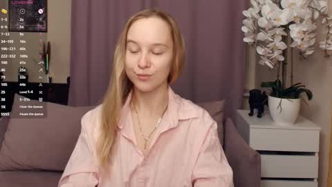 Nicoletta online show from February 8, 7:39 pm