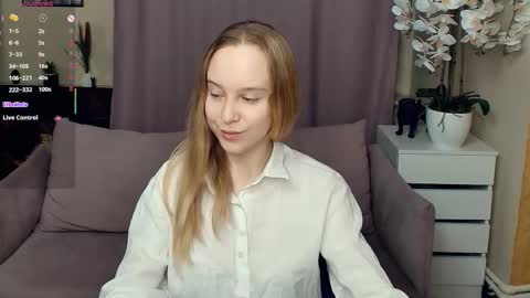 Nicoletta online show from February 5, 6:55 pm