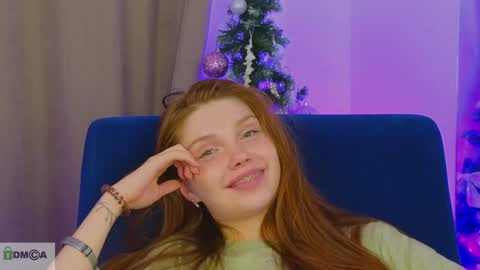 Snapshot of nicole_broown chatting on December 15, 3:02 am Nicole online show from December 15, 3:02 am