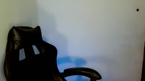 Snapshot of nicole_kiss01 chatting on October 18, 8:51 am nicole_kiss01 online show from October 18, 8:51 am