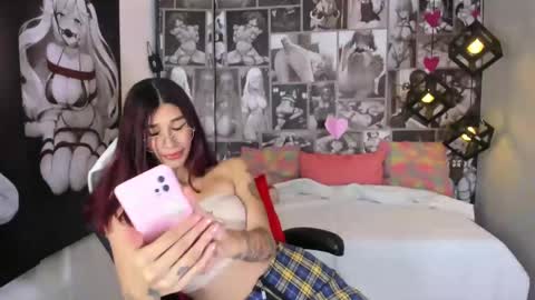 Snapshot of nicolee_angels chatting on February 16, 5:37 pm N i c o l e online show from February 16, 5:37 pm