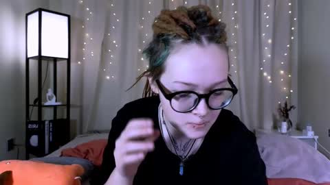 Snapshot of nicolefloret chatting on February 28, 5:37 am Nicole online show from February 28, 5:37 am