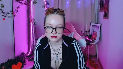 Snapshot of nicolefloret chatting on February 6, 3:48 am Nicole online show from February 6, 3:48 am