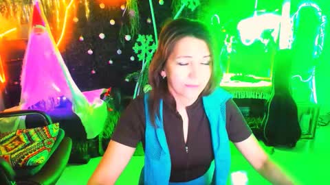 nicolehits online show from February 9, 12:09 pm