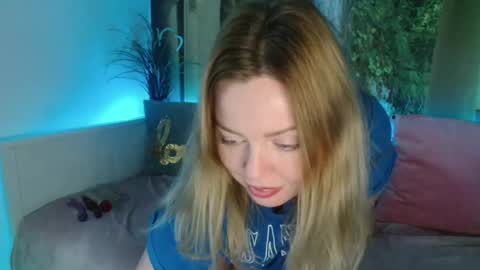 Snapshot of nicolelinharts chatting on February 6, 2:58 pm Birthday online show from February 6, 2:58 pm