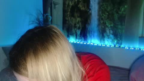 Snapshot of nicolelinharts chatting on February 8, 6:33 pm Birthday online show from February 8, 6:33 pm