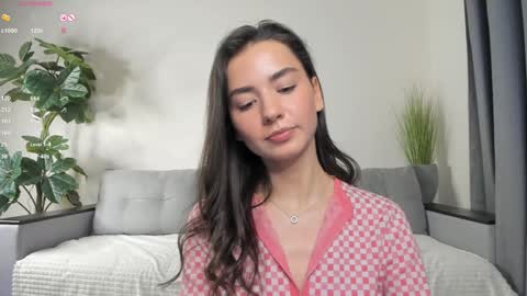 Snapshot of nicoleluuv chatting on January 30, 7:15 pm Dua Lipa online show from January 30, 7:15 pm