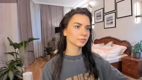 Snapshot of nicoleluuv chatting on October 26, 1:01 pm Dua Lipa online show from October 26, 1:01 pm