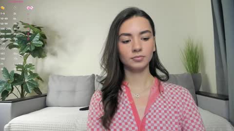 Snapshot of nicoleluuv chatting on February 5, 1:11 pm Dua Lipa online show from February 5, 1:11 pm