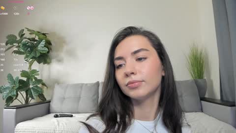 Snapshot of nicoleluuv chatting on February 7, 4:14 pm Dua Lipa online show from February 7, 4:14 pm