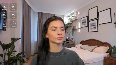 Snapshot of nicoleluuv chatting on October 13, 1:24 pm Dua Lipa online show from October 13, 1:24 pm