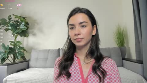Snapshot of nicoleluuv chatting on February 3, 4:10 pm Dua Lipa online show from February 3, 4:10 pm