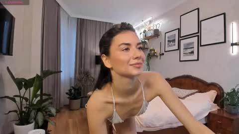 Snapshot of nicoleluuv chatting on October 6, 1:29 pm Dua Lipa online show from October 6, 1:29 pm