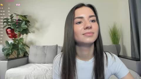 Snapshot of nicoleluuv chatting on February 28, 4:20 pm Dua Lipa online show from February 28, 4:20 pm