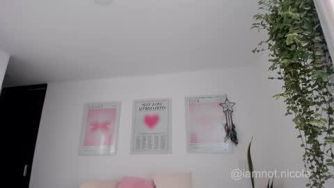 Snapshot of nicolemanson chatting on October 20, 9:53 pm Nicole Manson online show from October 20, 9:53 pm