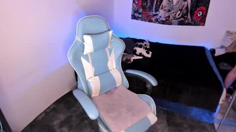 Nicol independent model online show from February 25, 2:47 am