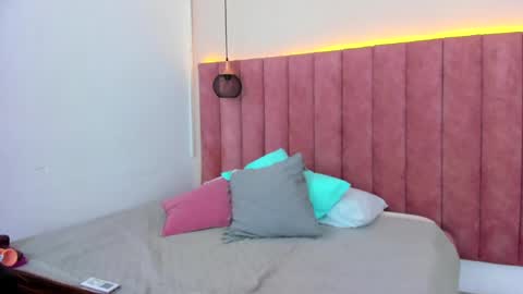 Nicole online show from March 1, 5:09 am