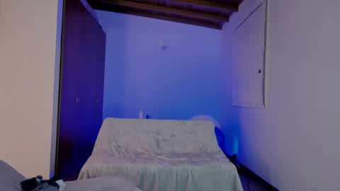 Nicoll  Independent model online show from April 16, 6:24 am