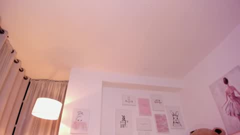 Nicolle online show from February 20, 3:01 am