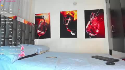 nicolle_hanks1 online show from February 10, 3:09 am