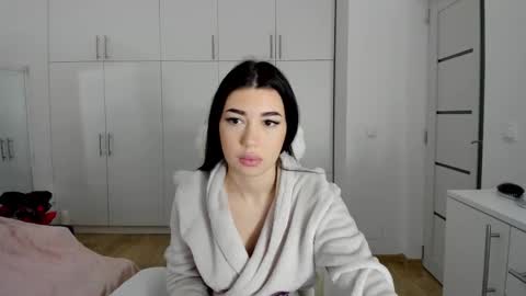 Nicolle online show from February 1, 5:37 am