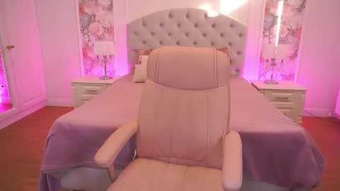 Nicole online show from December 16, 7:37 am