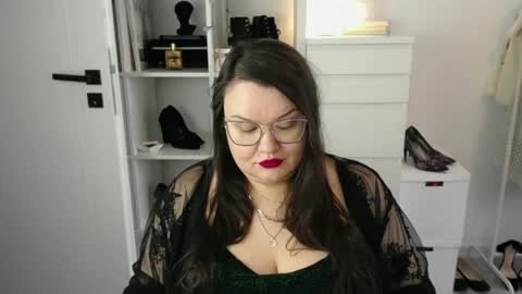 Holly online show from March 31, 8:26 am