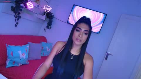 Nicolle Bustamante online show from January 18, 6:39 pm