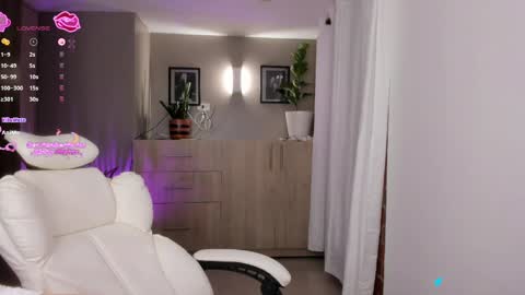 Niicoleta  online show from April 9, 6:19 am