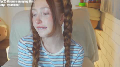 of Nylasweet online show from October 26, 6:47 am