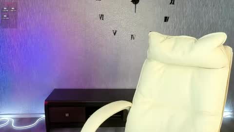 Snapshot of nikastill_ chatting on September 29, 6:12 am NikaStill online show from September 29, 6:12 am