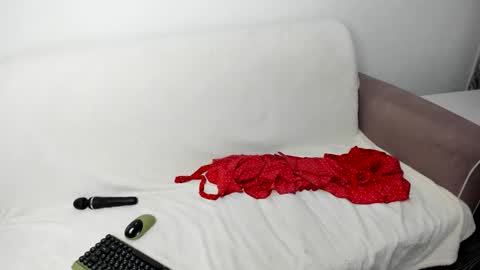 Snapshot of nikki000cool chatting on February 18, 3:31 pm Veronika online show from February 18, 3:31 pm