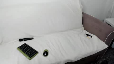 Snapshot of nikki000cool chatting on February 2, 12:13 pm Veronika online show from February 2, 12:13 pm