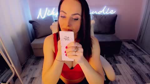 Snapshot of nikki_blondiee chatting on February 14, 4:04 am nikki_blondiee online show from February 14, 4:04 am