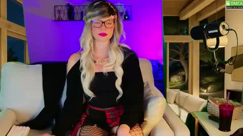 Kitty Chatte online show from September 11, 8:10 pm