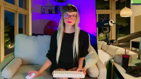 Kitty Chatte online show from October 7, 8:05 pm